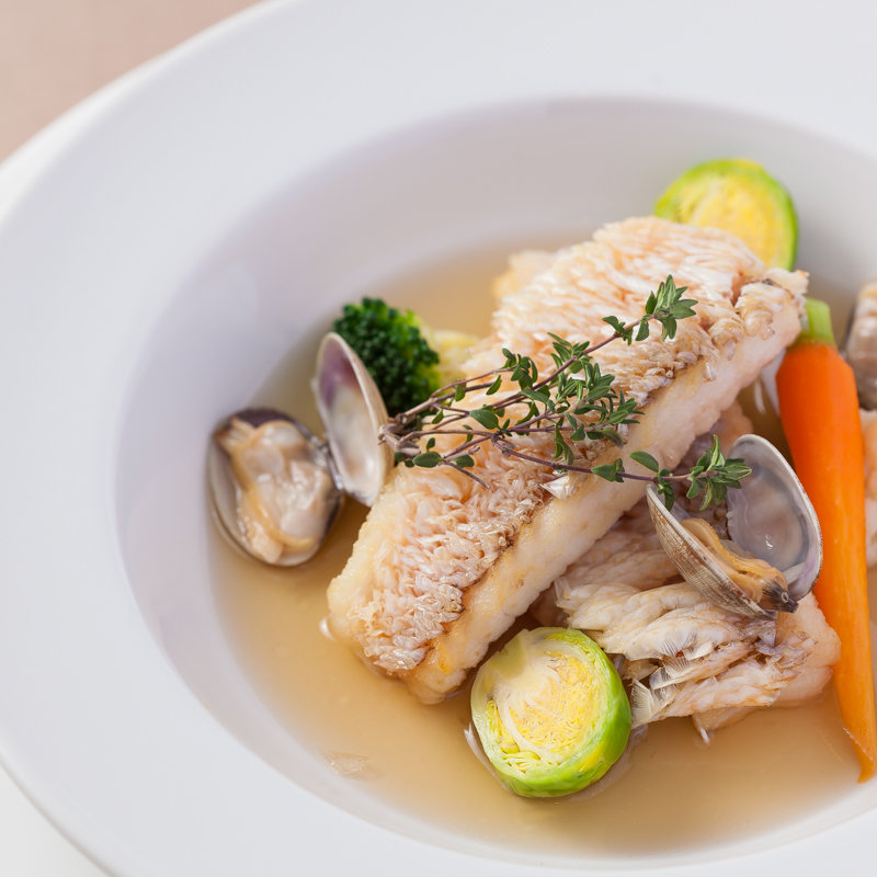 さわらのポワレ(福岡サンパレスホテル&ホール 展望レストラン ラピュタ)