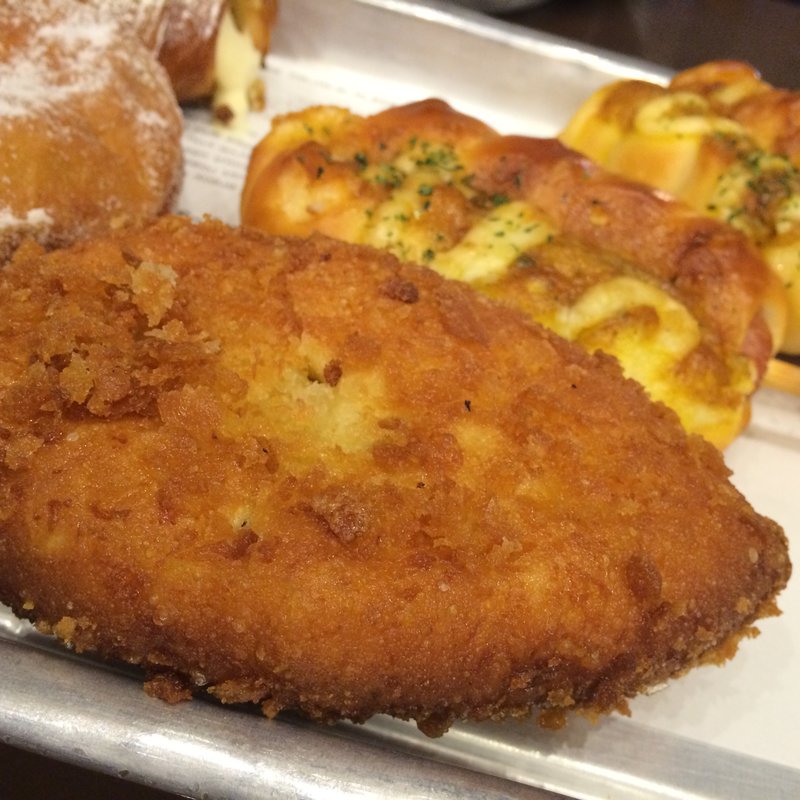 とろーり自家製牛肉カレーパン(sunny side)