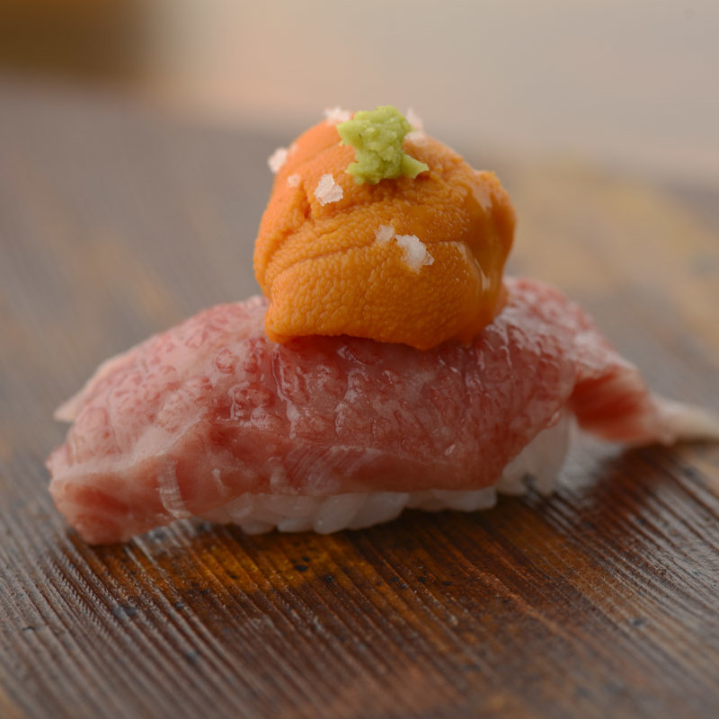 和牛の握り　生うに(白金台こばやし)