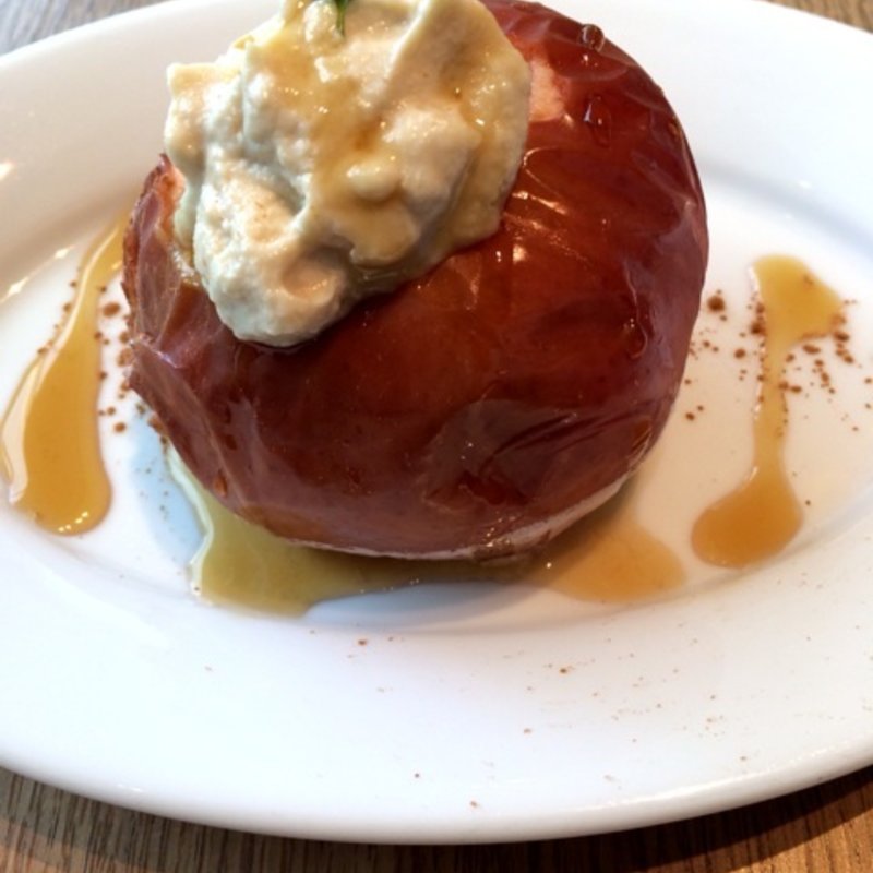 焼きリンゴ 豆腐クリーム添え(ukafe)