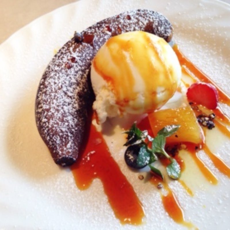 有機バナナのオーブン焼き　クローブ風味バニラアイス添え(Chef Suda パリの食堂)