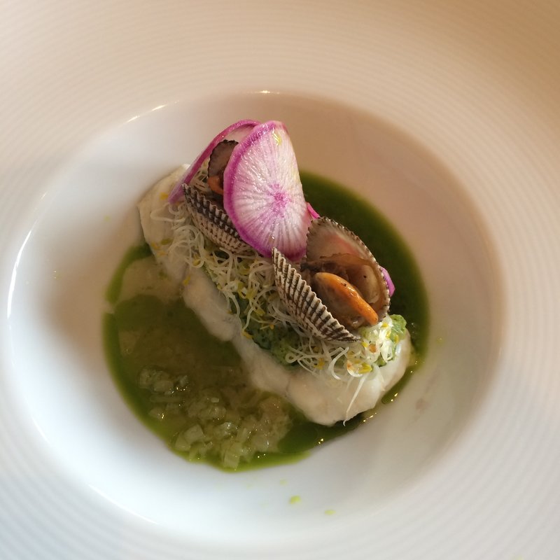 スズキのポアレ(レストランヴァリエ)