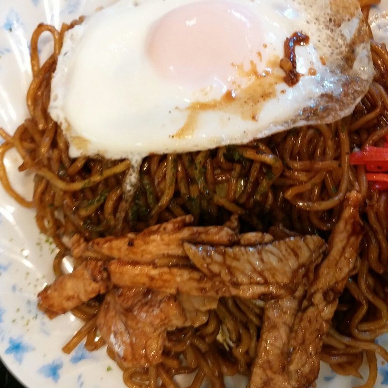肉目玉やきそば　普通盛り(やきそば鈴や)
