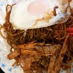 肉目玉やきそば　普通盛り(やきそば鈴や)