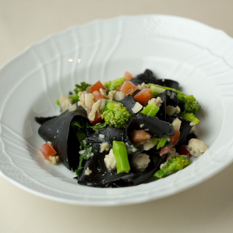 季節野菜のイカ墨パスタ(ラ・パンセ （La Panse）)