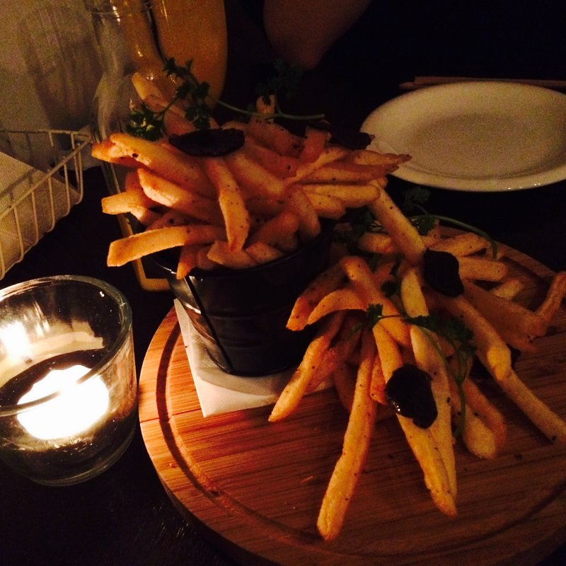 フライドポテト 黒トリュフ和え(サンパミニヨン （sympa miniyon）)