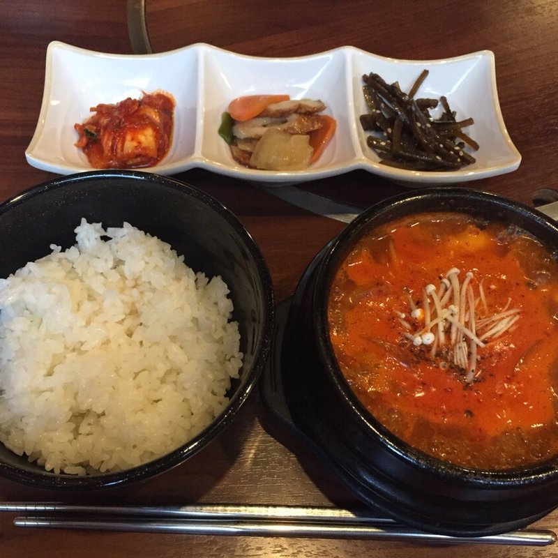 スンドゥブチゲ(李苑)