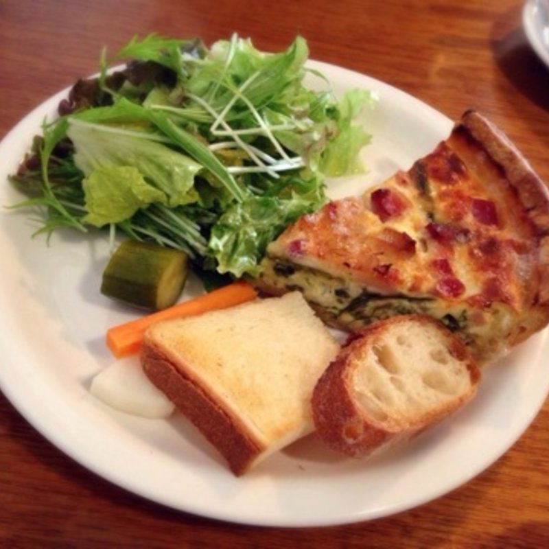 ベーコンとほうれん草のキッシュ(cafe uwaito)