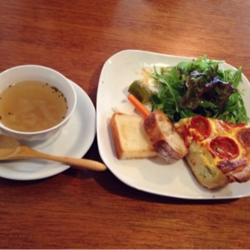 ドライトマトとアスパラとしらすのキッシュ(cafe uwaito)