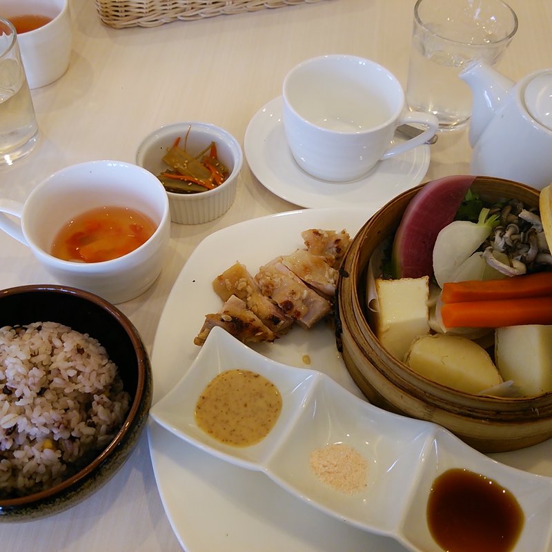 季節のオーガニック蒸し野菜プレート(カフェ マナ)