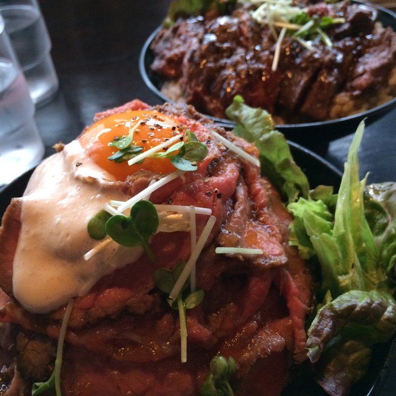 ローストビーフ丼（大）(洋食工房 レッドロック 元町店)