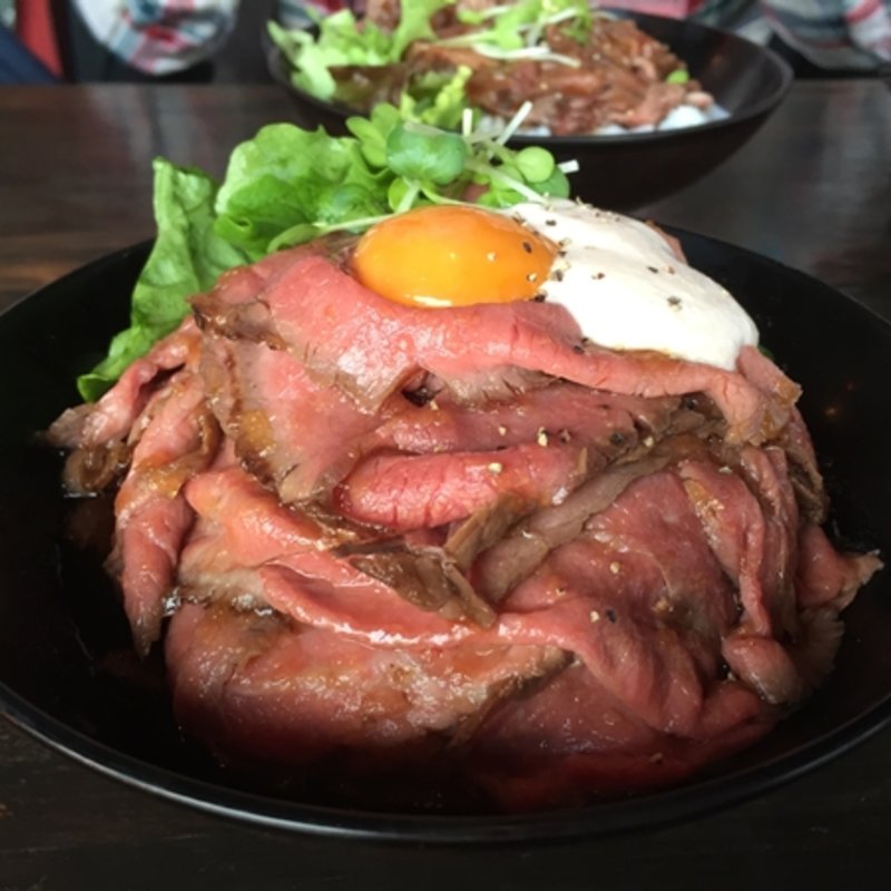 ローストビーフ丼(洋食工房 レッドロック 元町店)