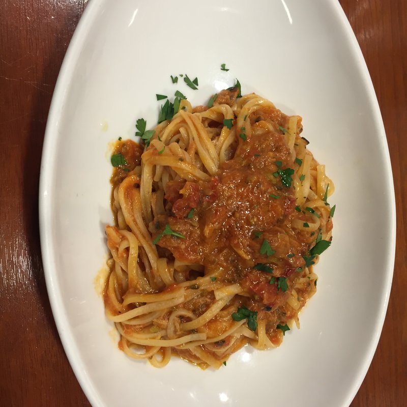 カラブリア産ツナと2種オリーブの娼婦風　自家製リングイネ(ルフラン　三田店)