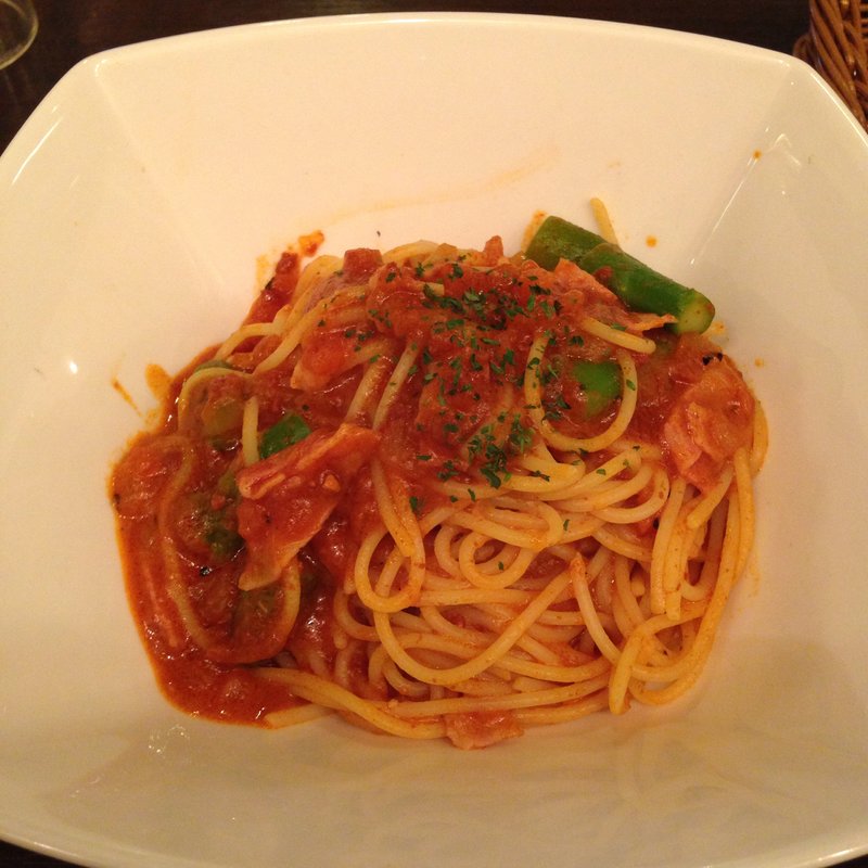 アスパラとベーコンのミートソースパスタ(仏蘭西屋)