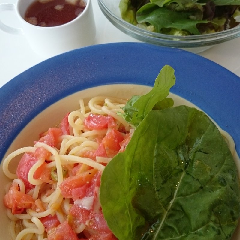 本日のパスタ　コンソメスープ、VIRONサラダ(ONIJUS COFFEE VILLAGE)