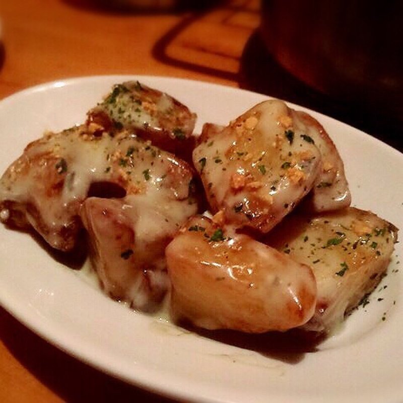 揚げ芋のゴルゴンゾーラ風味(ビストロ オオカミ )