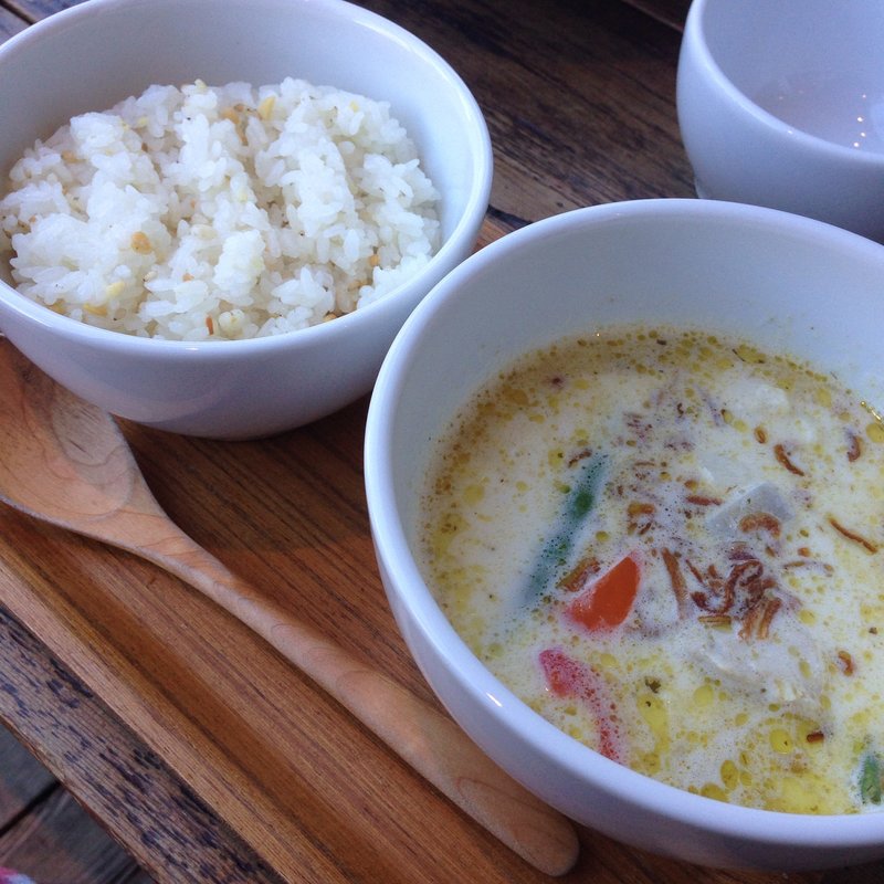皮なし鶏モモ肉と野菜のグリーンカレー(ボンダイカフェ)