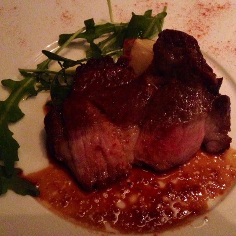 超低温でじっくり火入れしたローストポーク　黒トリュフのソース(オーラム)