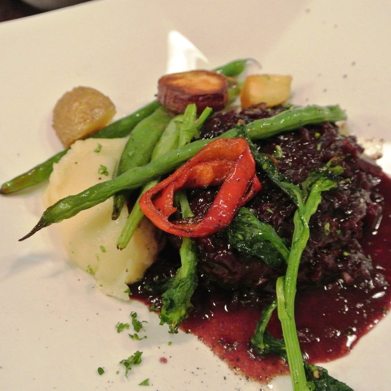 本日のメインディッシュセット　（仔羊のハンバーグ赤ワインソース）(restaurant bucheide)