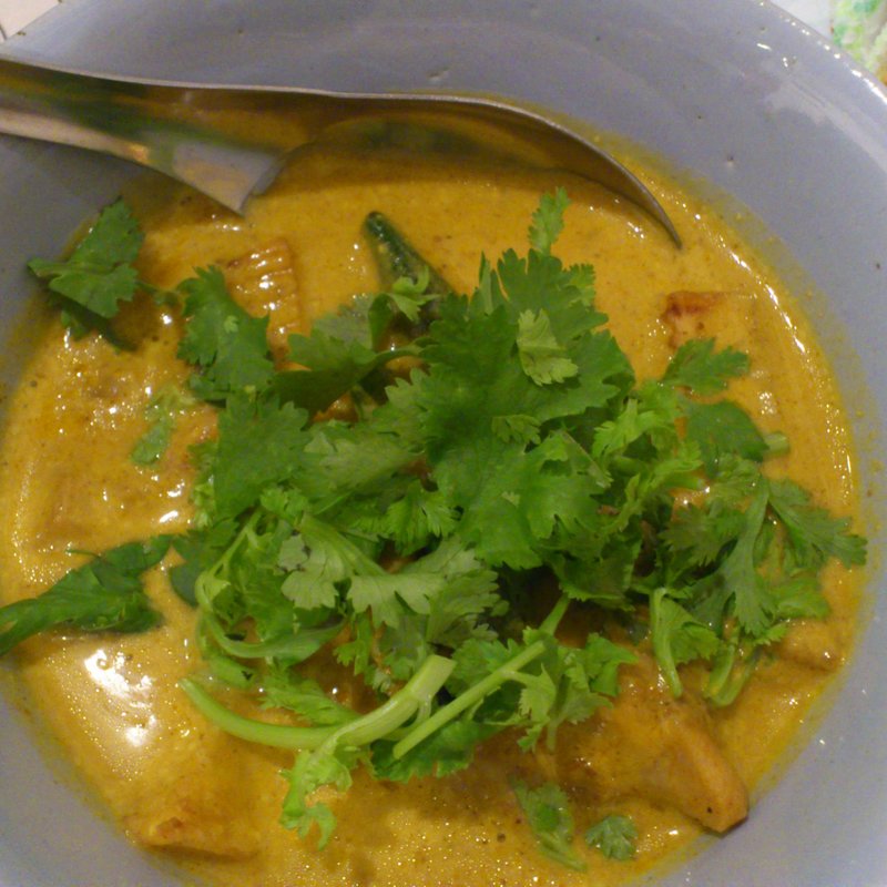 ベトナムチキンカレー(ベトナム屋台食堂 Mãimãi)