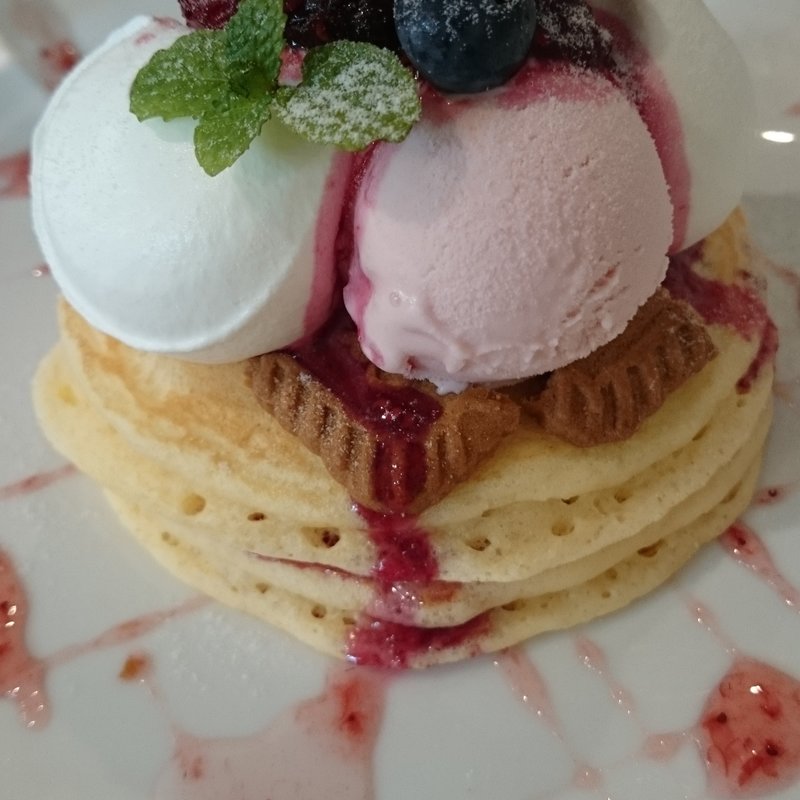 ミックスベリーパンケーキ(カフェ アンジェ)