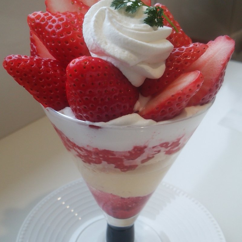 スカイベリーのパフェ(タカノフルーツパーラー 池袋東武店)