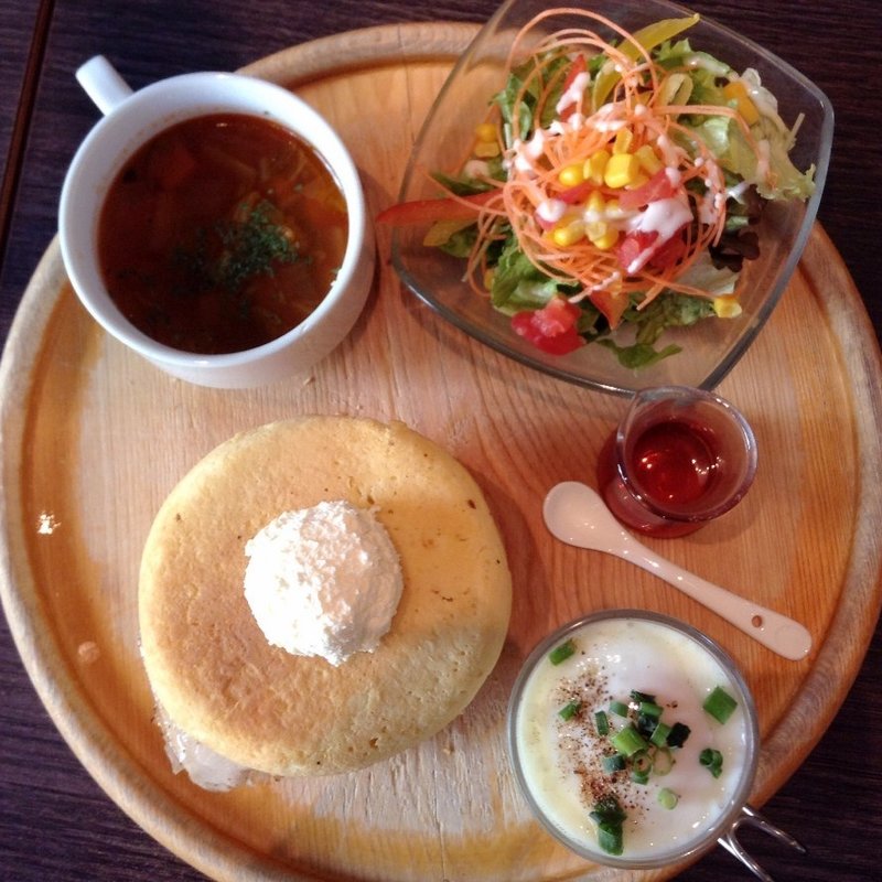 パンケーキ＆エッグスラット(Cafe × Lounge microcosmos)