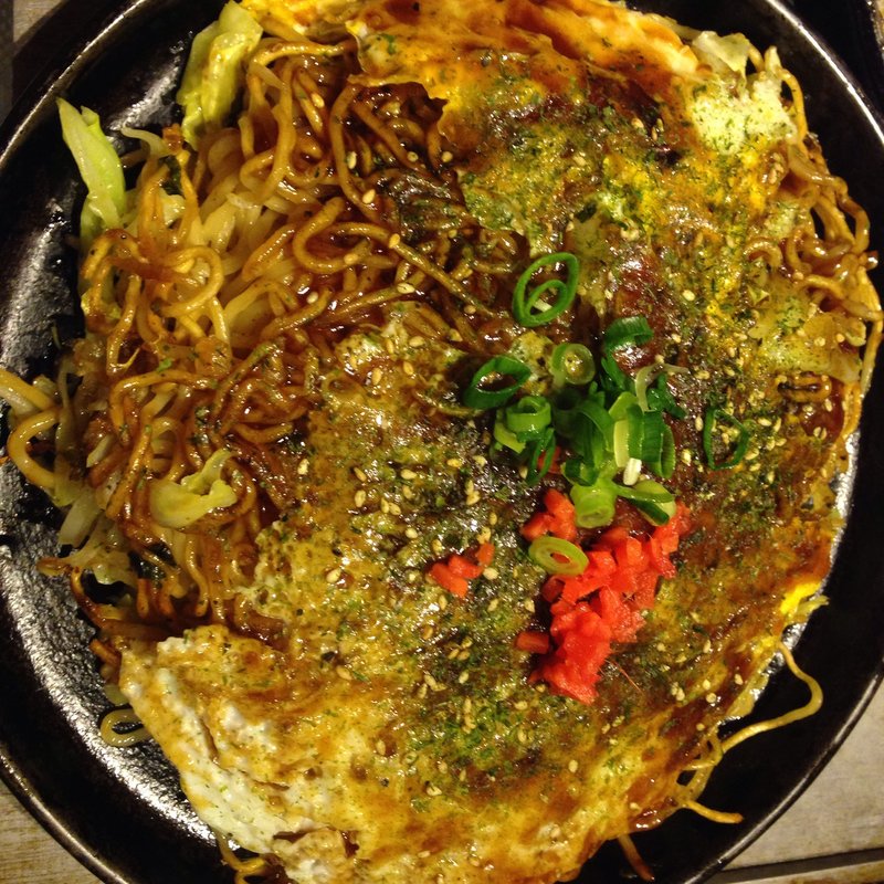 広島焼き(そば、おもち入り)(広島のお好み焼き 創作鉄板焼き K)