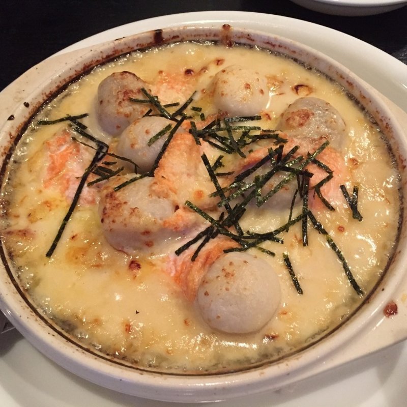 サーモンと里芋の白みそチーズ焼き(ビストロ食堂mas)