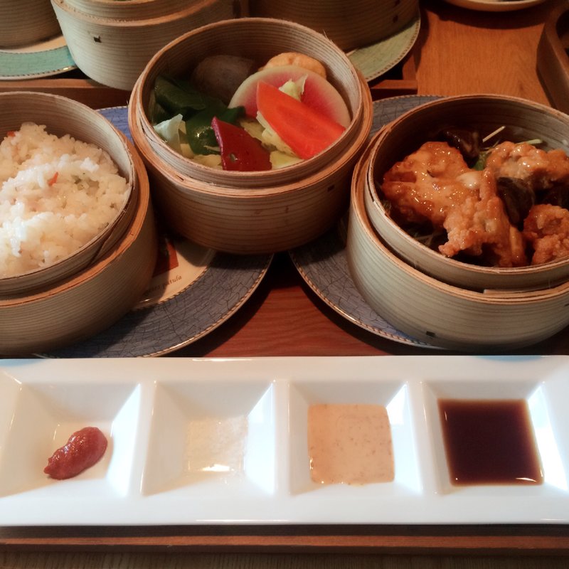 鶏の唐揚げせいろ蒸し(スプーンガーデンレストラン)