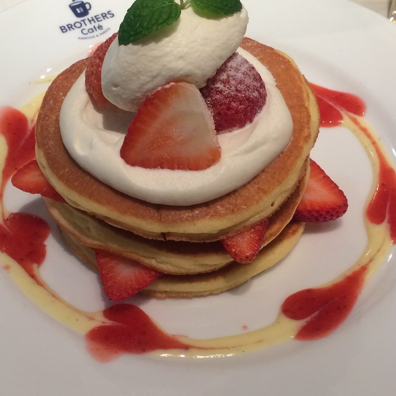 たっぷり苺のパンケーキ(ブラザーズカフェ梅田オーパ店 )