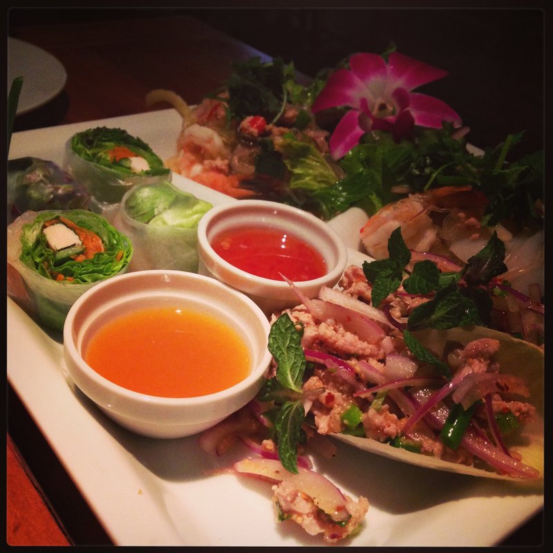 ラープムーン、ヤムウンセンの前菜盛り合わせ(One Dish Thai 渋谷宮益坂店)