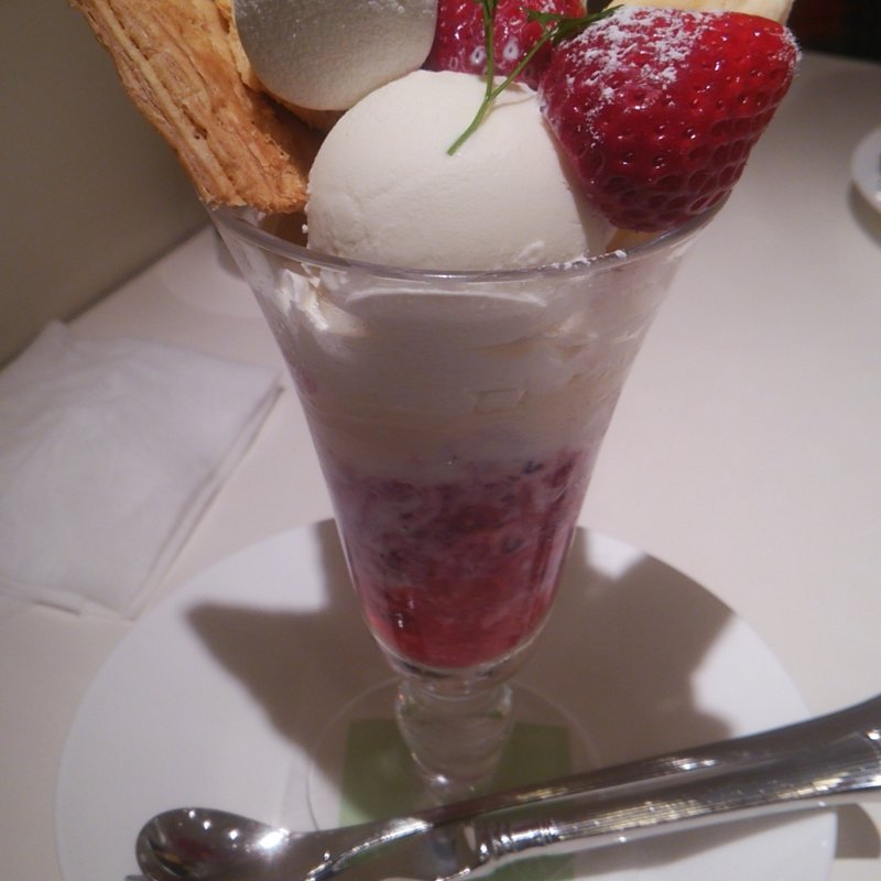 ホワイトパルフェ(千疋屋総本店 池袋西武店)