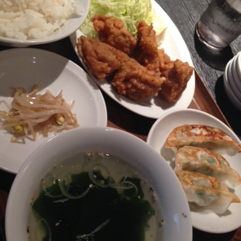 唐揚げ餃子定食(薄皮餃子専門 渋谷餃子 新宿西口店)