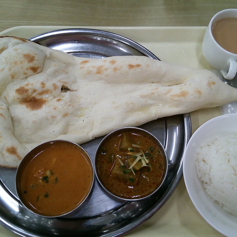 7番セット（カレー2品+ナン+ライス）(ロイヤルカリー＆カフェ)