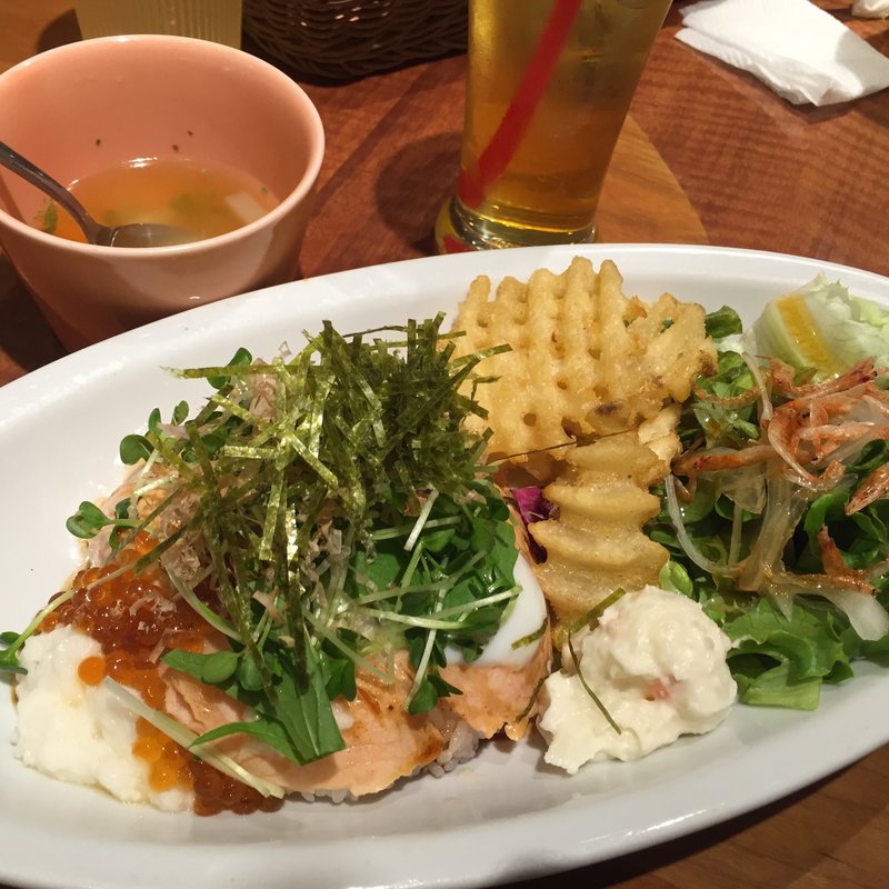 炙りサーモンといくらとろろの親子丼(笹八 大手町店 )