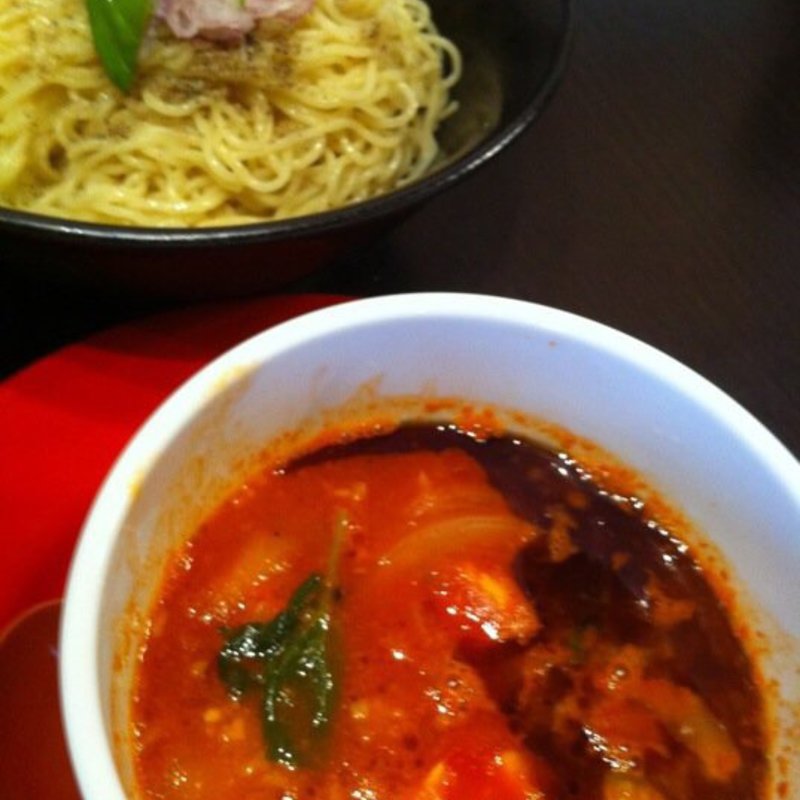 トマトラーメンかえめしセット(真っ赤なラーメンとまこ)