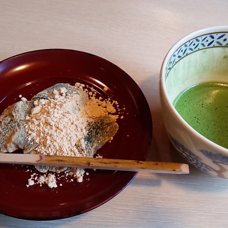 抹茶と草わらびもち(高台寺 洛匠)