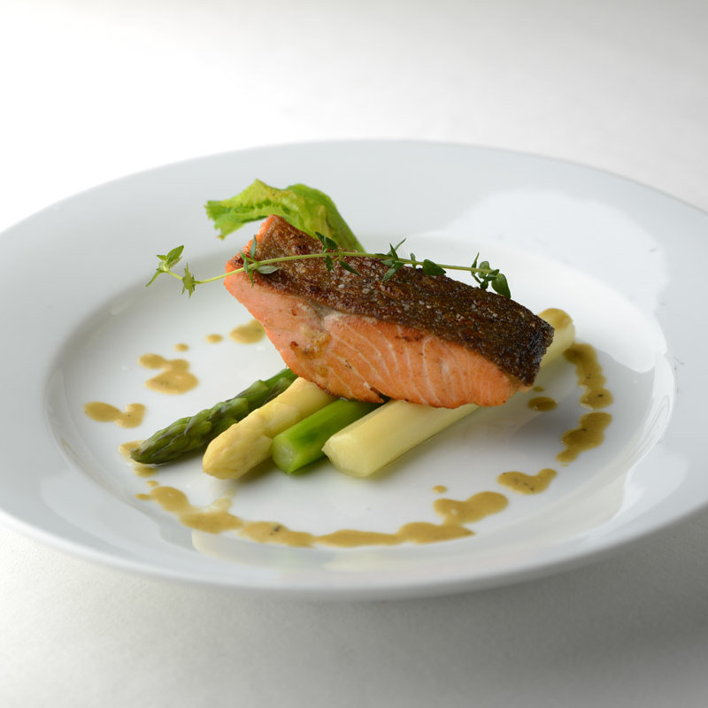 サーモンのムニエル　アスパラとともに(ヱス食堂 )