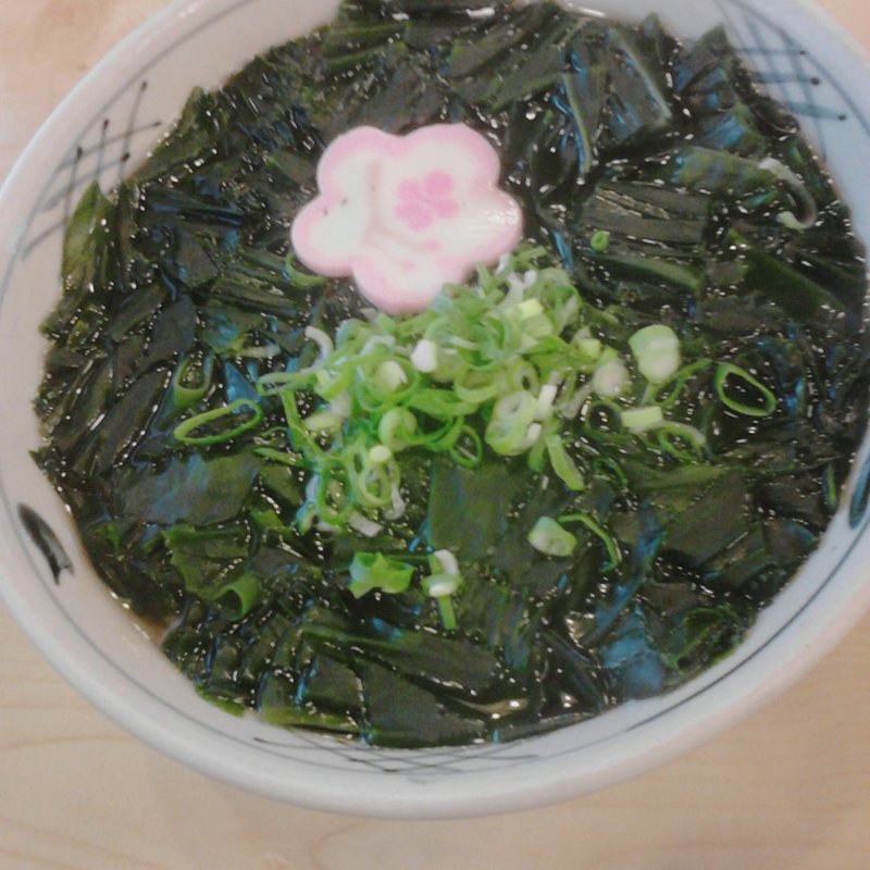 わかめうどん(めん処まごころ)
