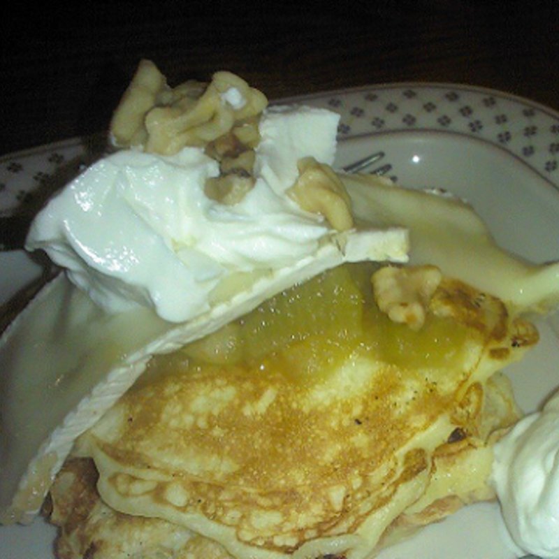 林檎とルバーブの酸っぱんケーキ(ソフトクリームのせ）(adito)