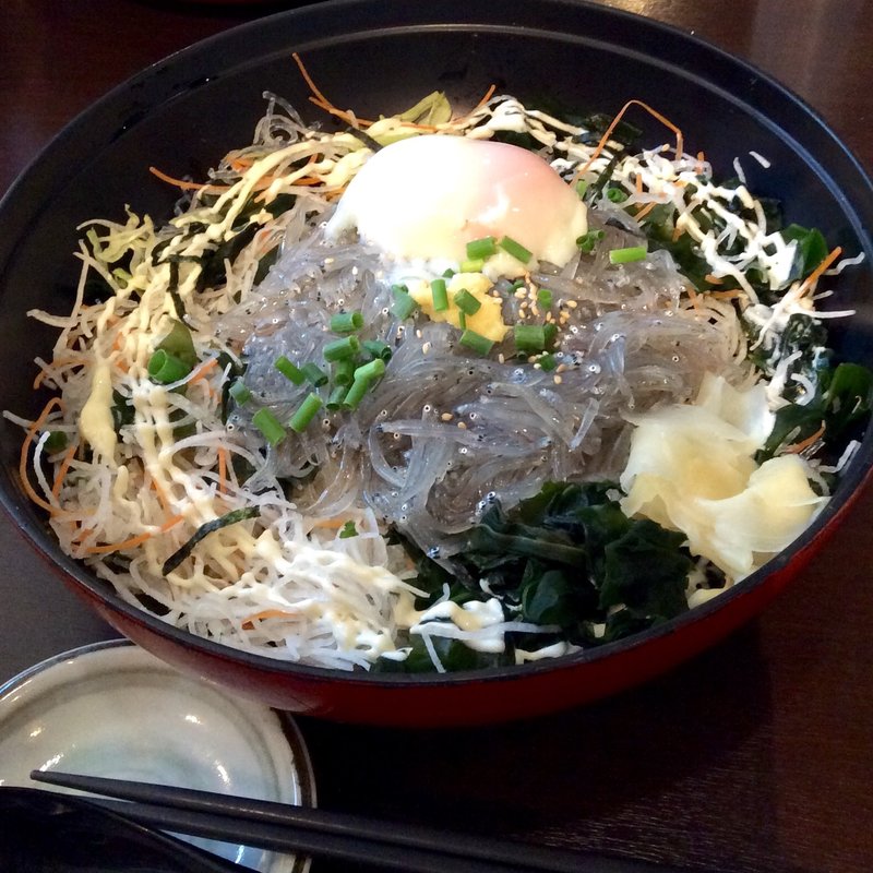 生しらす丼(しらす問屋とびっちょ 江の島弁財天仲見世通り店)