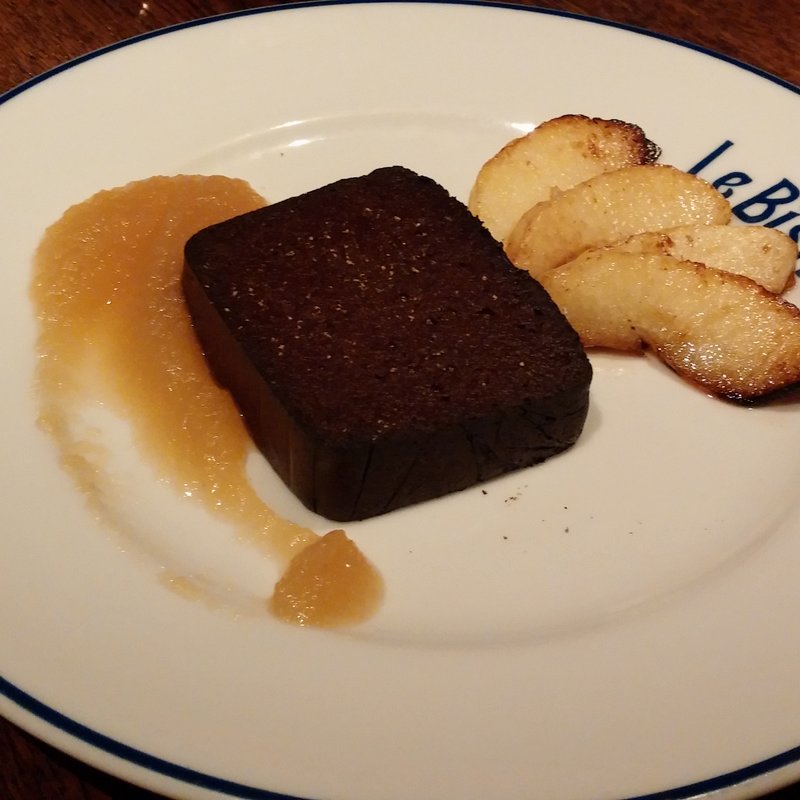 ブーダン ノワールのテリーヌ仕立て、リンゴのピューレとソテー添え(ル　ビストロ)
