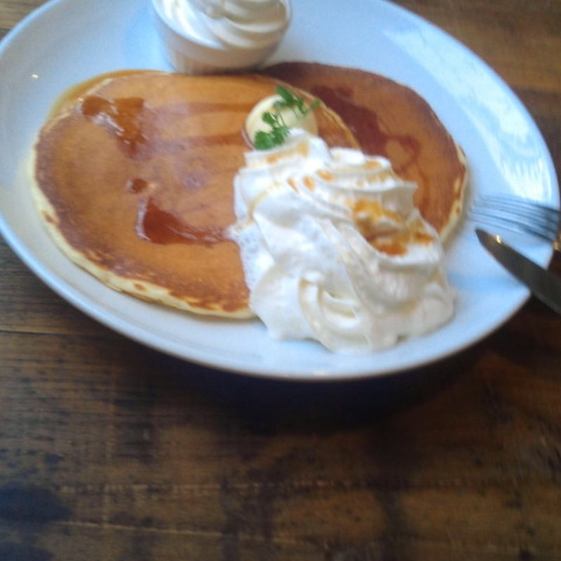 プレミアムパンキケーキ純生クリーム＆北海道生乳ソフトクリーム添え(B cargo)