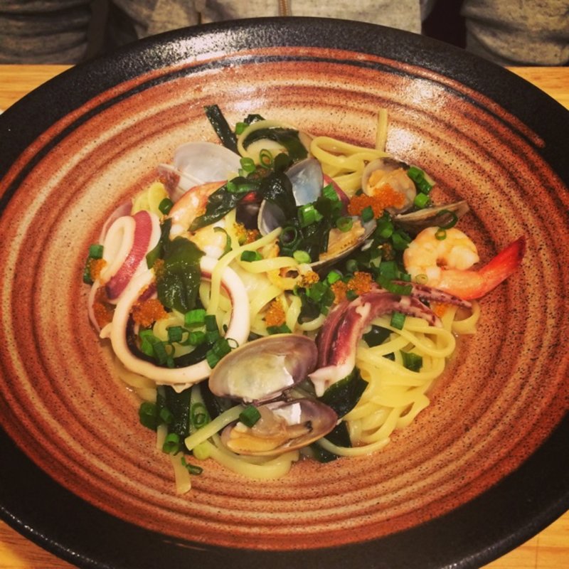 たっぷりの新鮮な魚介の和風醤油味(スパ吉)