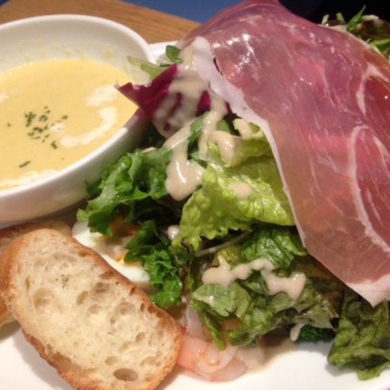 フレッシュサラダ＆スープ(カフェ＆ブックス ビブリオテーク 東京・有楽町（café & books bibliothèque Tokyo Yurakucho）)