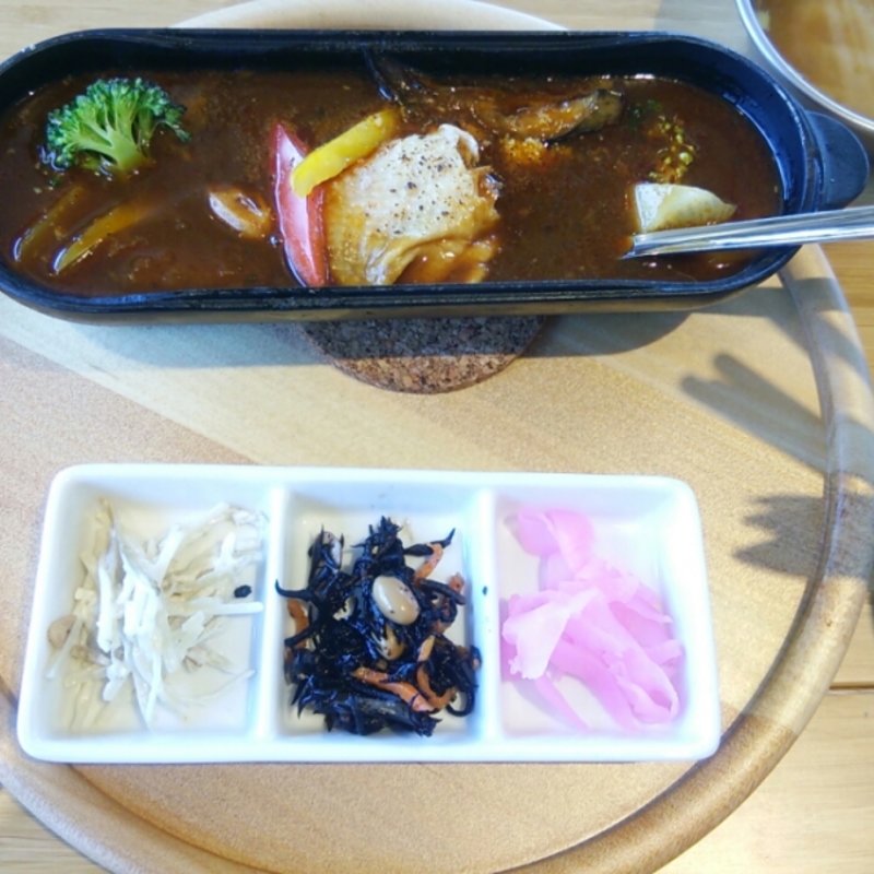 コロダッチでつくる野菜チキンスープカレー(スノーピーク昭島アウトドアヴィレッジ)