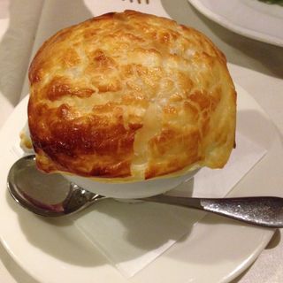 パイ包みキノコのクリームスープ(個室風イタリアン ラ・ヴォリエラ)