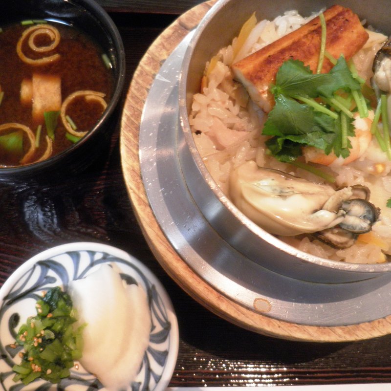 季節限定釜めし(かき入り七種)(志津香　大宮店)