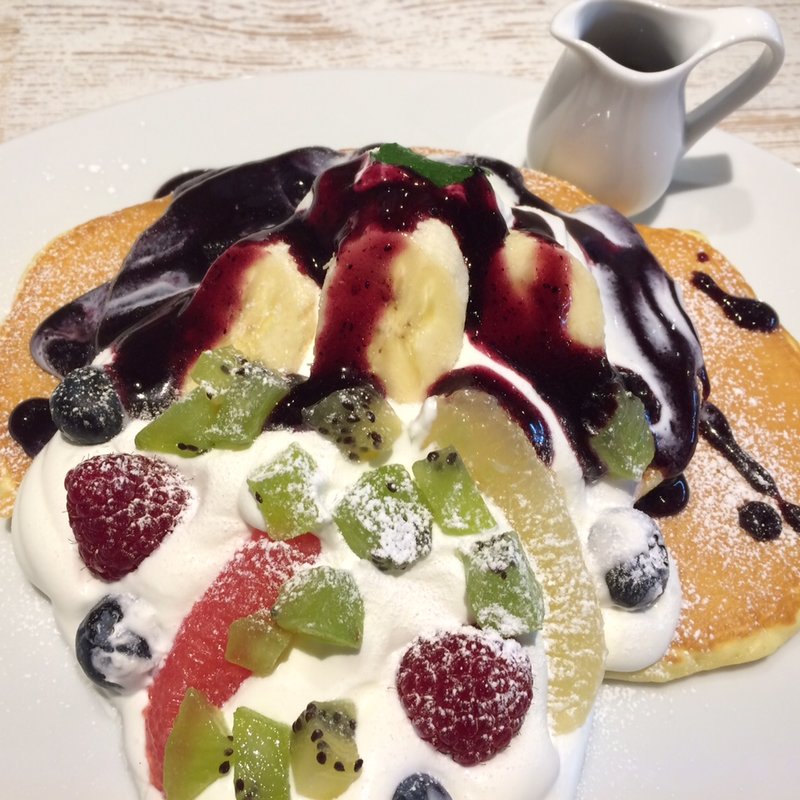 ヨーグルトクリームのフルーツパンケーキ（3枚）(ブリティッシュ バアバ 東洞院三条店)